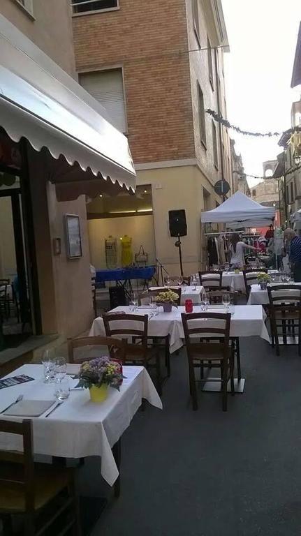 Locanda San Fiorenzo Fiorenzuola dʼArda Exteriér fotografie
