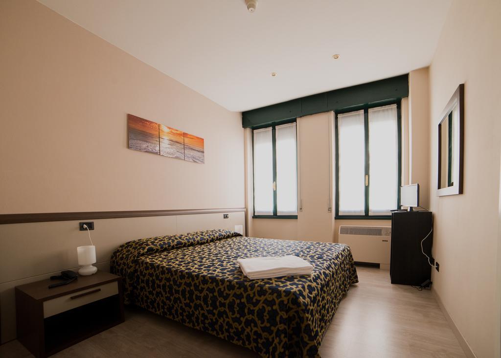 Locanda San Fiorenzo Fiorenzuola dʼArda Pokoj fotografie